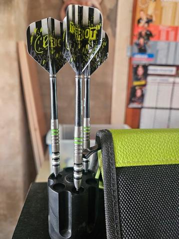 Pakketje darts + pocket beschikbaar voor biedingen