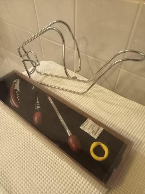oenologieset met chromen flessenhouder, Huis en Inrichting, Woonaccessoires | Overige, Zo goed als nieuw, Ophalen of Verzenden