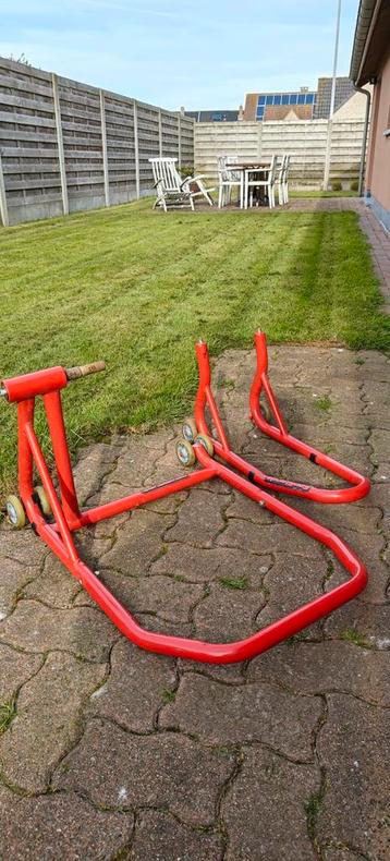 Paddockstand, Motoren, Ophalen