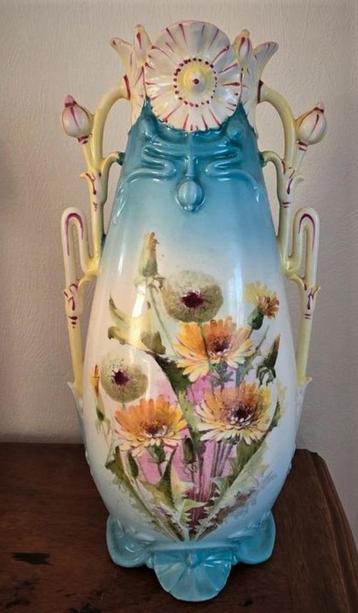 Art Nouveau vaas beschikbaar voor biedingen
