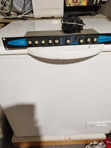 Rack effet zoom studio modèle 1202 beschikbaar voor biedingen