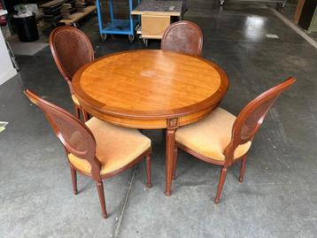 Massieve ronde tafel + stoelen beschikbaar voor biedingen