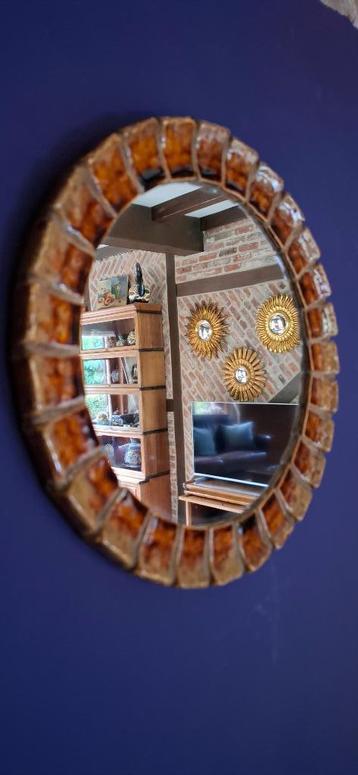 Vintage ronde keramische spiegel beschikbaar voor biedingen