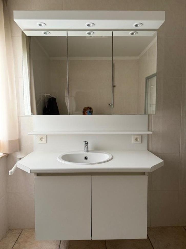 2 Moderne badkamermeubels met verlichte spiegels te koop, Huis en Inrichting, Badkamer | Badkamermeubels, Gebruikt, Wastafelkast