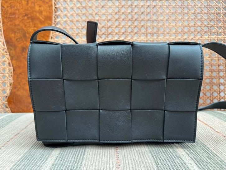 Nieuwstaat Bottega Veneta Cassette Bag Black Tas Schoudertas, Handtassen en Accessoires, Tassen | Damestassen, Zo goed als nieuw