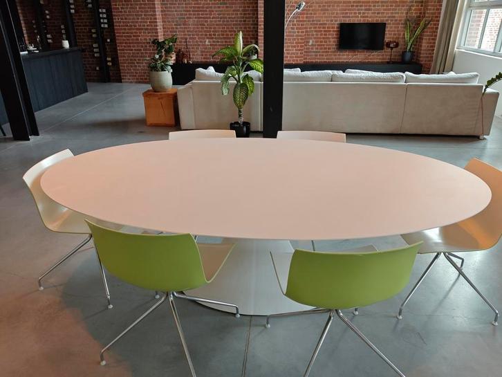 Design - 6 draaibare Arper-Catifa stoelen, Maison & Meubles, Tables | Tables à manger, Comme neuf, 100 à 150 cm, 200 cm ou plus