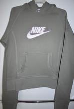 Nike : sport sweater in licht kaki groen, met kap, XL kids, Enfants & Bébés, Vêtements enfant | Taille 158, Comme neuf, Fille