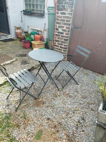 Metalen (staal) opklapbare bistro-tuintafel + 2 stoelen  beschikbaar voor biedingen