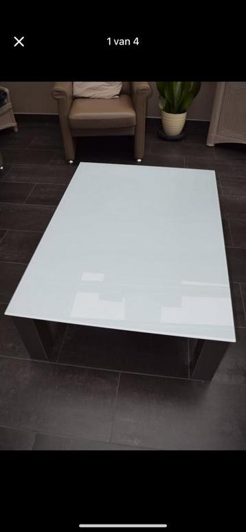 Te koop : Salontafel zilver met melkglas blad  beschikbaar voor biedingen