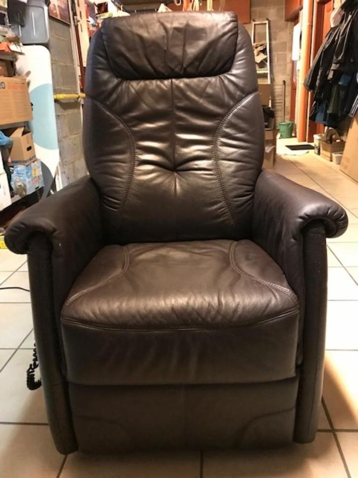 Te koop: elektrisch verstelbare relaxzetel (donkerbruin)., Huis en Inrichting, Zetels | Zetels, Gebruikt, Eenpersoons, Minder dan 150 cm