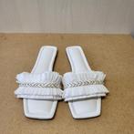 Witte slippers Primark maat 40, Vêtements | Femmes, Chaussures, Enlèvement ou Envoi, Primark, Blanc, Sandales de bain