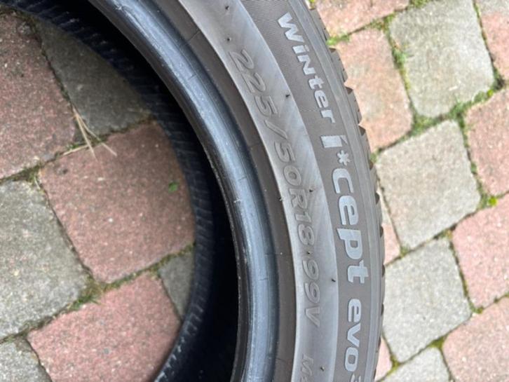 225/50/18    2 pneus hiver, Autos : Pièces & Accessoires, Pneus & Jantes, Pneu(s), Pneus hiver, 18 pouces, 225 mm, Véhicule utilitaire