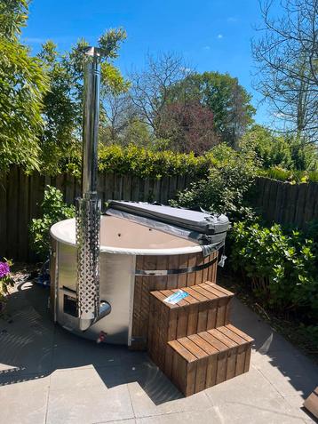 Hottubs houtgestookt - grote voorraad - inc. Bezorging beschikbaar voor biedingen