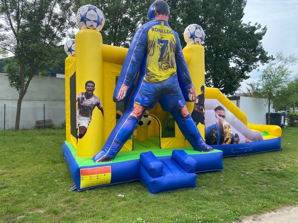 Maxi voetbal springkasteel te huur (8x4m), Hobby en Vrije tijd, Feestartikelen | Verhuur, Ophalen