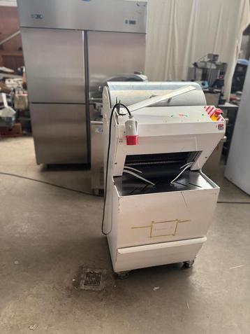 Broodsnijmachine van JAC beschikbaar voor biedingen