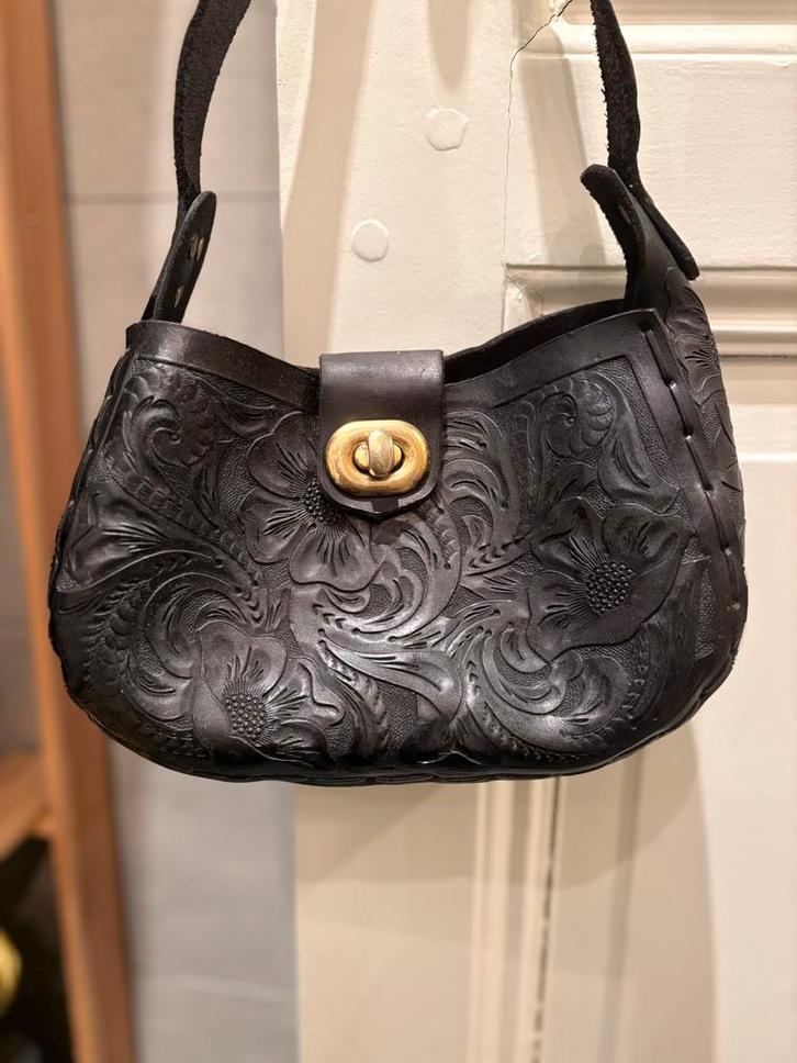 Nouvel étui en cuir noir., Bijoux, Sacs & Beauté, Sacs | Sacs Femme, Neuf, Sac à bandoulière, Noir, Enlèvement ou Envoi