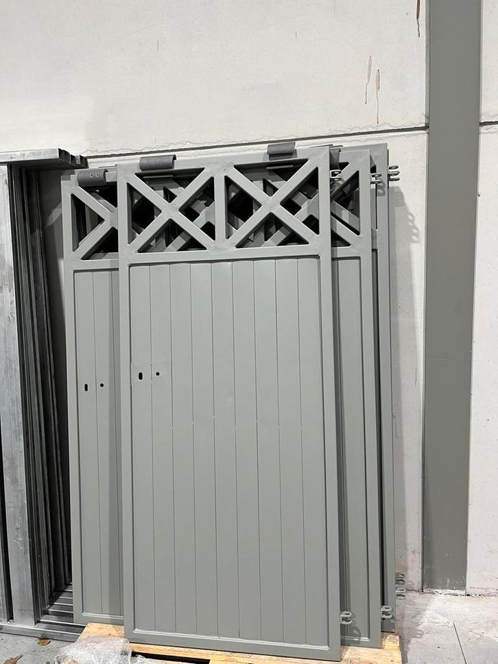 Poort van 2x4m links en rechts van een huis, Tuin en Terras, Tuinpoorten, Zo goed als nieuw, Ophalen