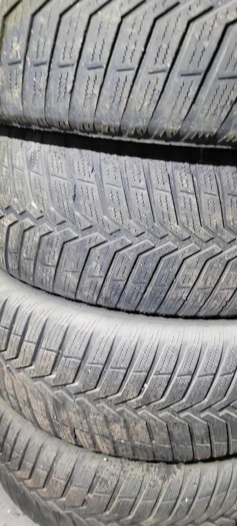 Kit hiver neige  205/55/16 Vredestein Snow track 3, Autos : Pièces & Accessoires, Pneus & Jantes, Pneus et Jantes, Pneus hiver