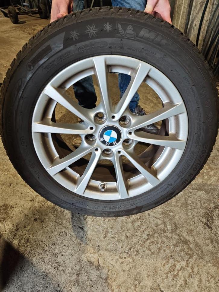 Set winterbanden (4) op originelen BMW velgen., Auto-onderdelen, Banden en Velgen, Banden en Velgen, Winterbanden, 16 inch, 205 mm