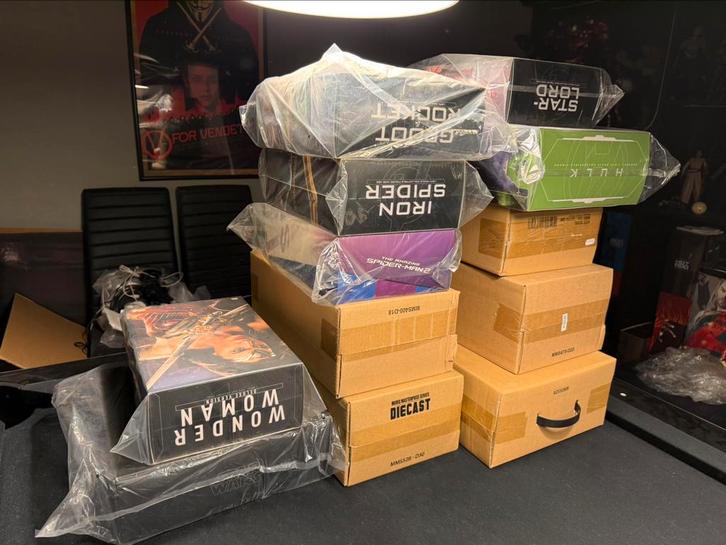 Hot toys, star wars, avengers, iron man ..., Verzamelen, Beelden en Beeldjes, Zo goed als nieuw, Ophalen of Verzenden