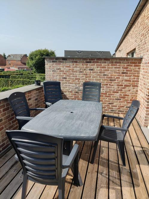 Tuinset te geef (tafel + 3 stoelen + 2 ligstoelen), Tuin en Terras, Tuinsets en Loungesets, Gebruikt, Tuinset, Kunststof, 5 zitplaatsen