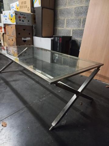 Glazen salontafel in ijzeren frame beschikbaar voor biedingen
