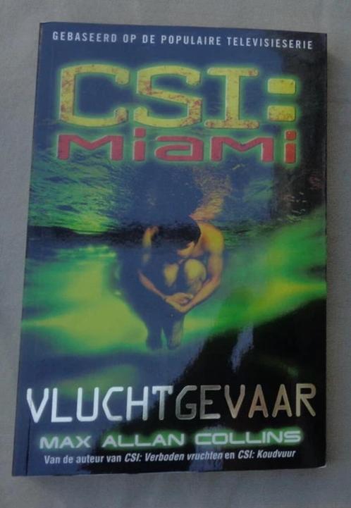 CSI MIAMI VLUCHTGEVAAR Max Allan Collins PAPERBACK 2004 200p, Boeken, Thrillers, Zo goed als nieuw, Verzenden