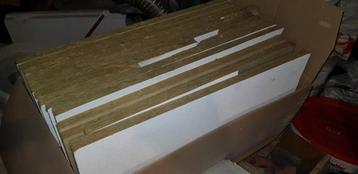 Brandwerende plafondtegels van glaswol beschikbaar voor biedingen