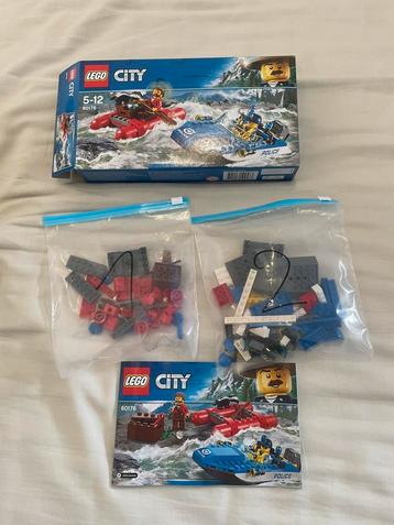 Lego politieboot en boef beschikbaar voor biedingen