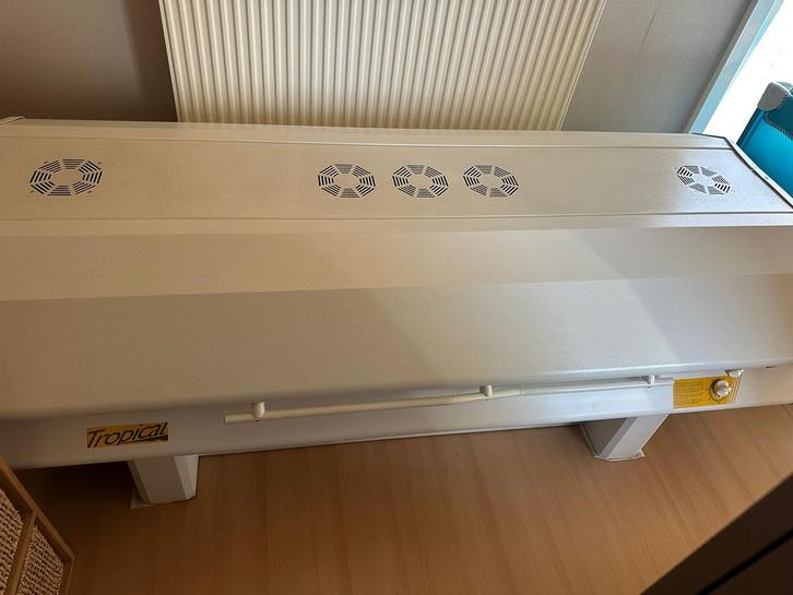 Zonnebank met gezichtsbruiner., Elektronische apparatuur, Zonnebanken en Gezichtsbruiners, Gebruikt, Zonnebank dubbelzijdig, 15 lampen of meer