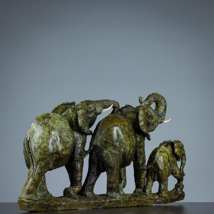 Beeld; Drie natuurstenen olifanten, Antiek en Kunst, Curiosa en Brocante, Ophalen of Verzenden