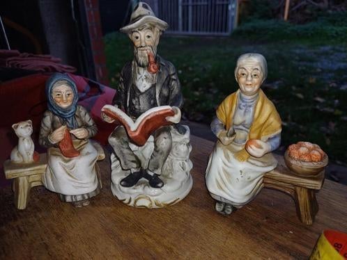 3 postures en biscuit vintage, Enlèvement