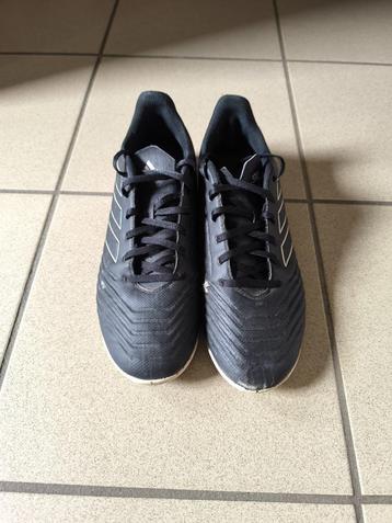 Adidas sportschoen beschikbaar voor biedingen