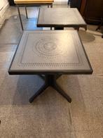 Bieden: tafeltjes voor binnen of buiten en stoelen., Enlèvement