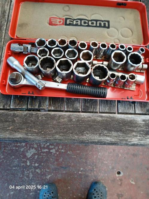 Dopsleutelset FACOM,30 delig ,6 kant van 10 tot maat 32.
2 v, Auto diversen, Autogereedschap, Zo goed als nieuw, Ophalen
