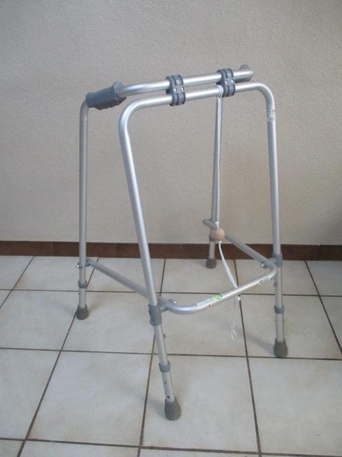 Looprek , toiletstoel en rolstoel met extra Tempur kussen ., Diversen, Rolstoelen, Zo goed als nieuw, Handbewogen rolstoel, Inklapbaar