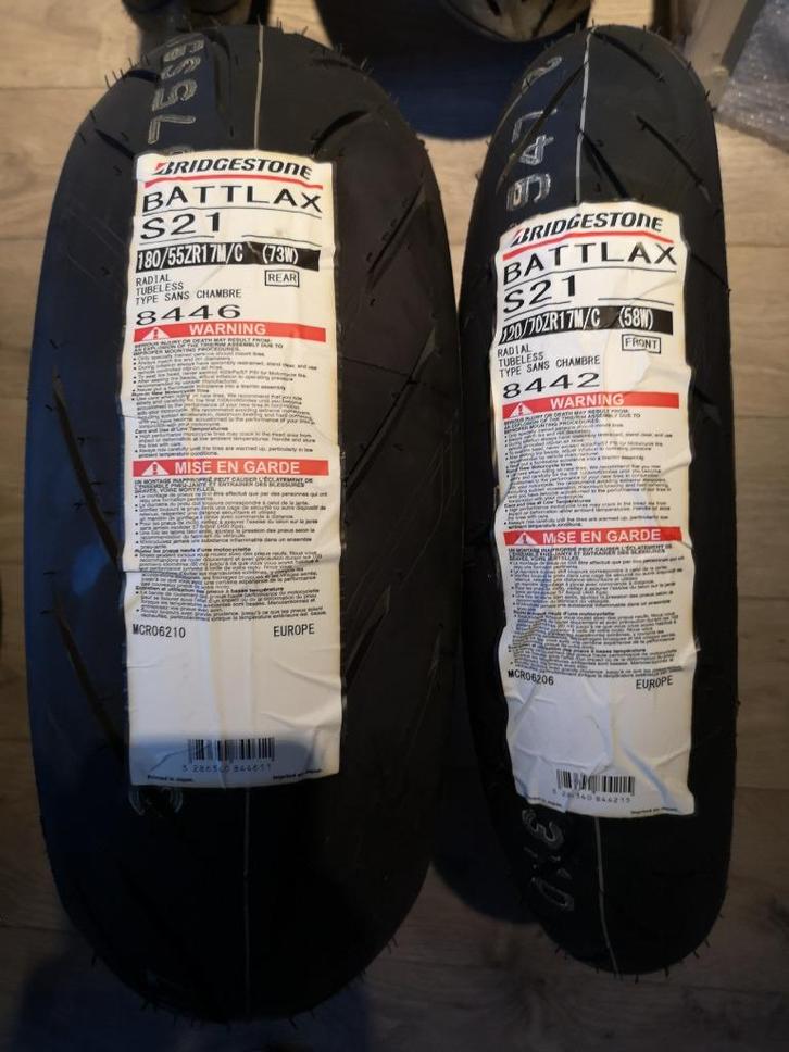 Set neuf. de Bridgestone battlax 120/70/17 & 180 /55 /17, Motoren, Onderdelen | Merk-onafhankelijk, Nieuw, Ophalen of Verzenden