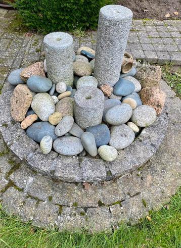 Waterornament, 3 pilaren in grijze graniet beschikbaar voor biedingen