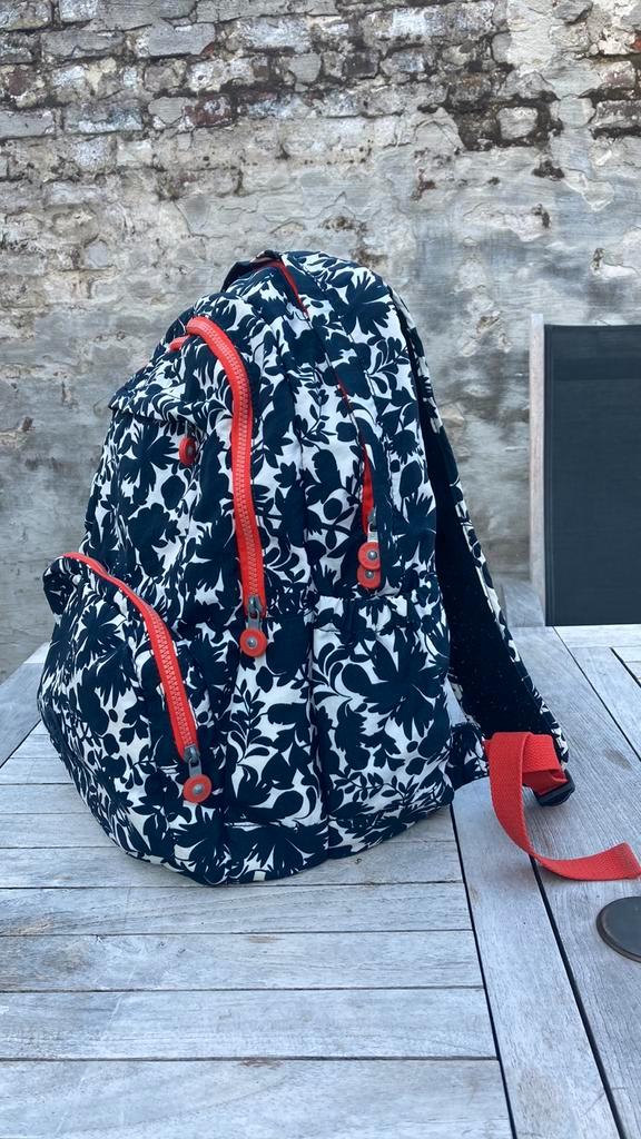 Super mooie schoolrugzak met bijpassende pennenbak kipling, Handtassen en Accessoires, Tassen | Schooltassen, Zo goed als nieuw