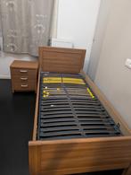 Bed met lattenbodem en nachtkastje, Ophalen, 90 cm, Eenpersoons, Bruin