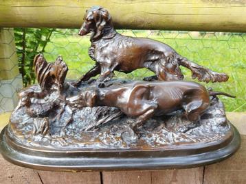 Prachtig brons van jachthonden op de uitkijk. Ondertekend P.