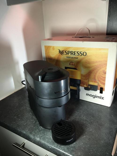 Nespresso vertuo pop black koffiemachine, Elektronische apparatuur, Koffiezetapparaten, Zo goed als nieuw, Koffiepads en cups