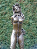 statue femme attacher dans le dos en bronze signé sur marbre, Antiquités & Art, Bronze, Enlèvement ou Envoi