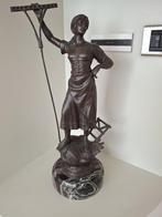 Bronzen beeldje op marmeren sokkel, Antiek en Kunst, Ophalen of Verzenden, Brons