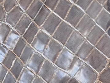 Ruim 1.5 vierkante meter lakleder met animal print beschikbaar voor biedingen