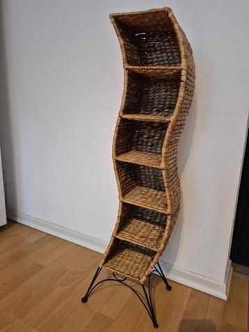 Cd rek beschikbaar voor biedingen