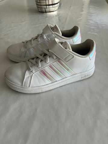 Baskets Adidas enfant - Taille 35  beschikbaar voor biedingen