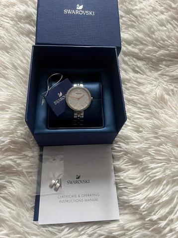 cette montre Swarovski est un accessoire glamour  beschikbaar voor biedingen