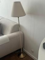 Lampe de salon, Enlèvement