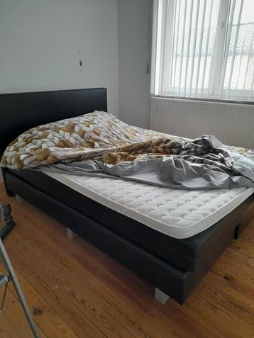 Boxspring 140cm x 200cm beschikbaar voor biedingen